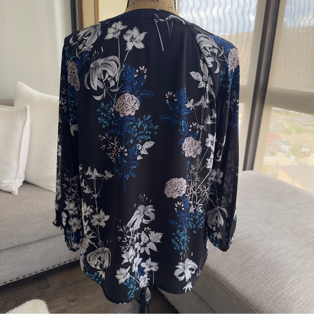 Banana Republic Black and Blue Floral Blouse - Picture 8 of 8